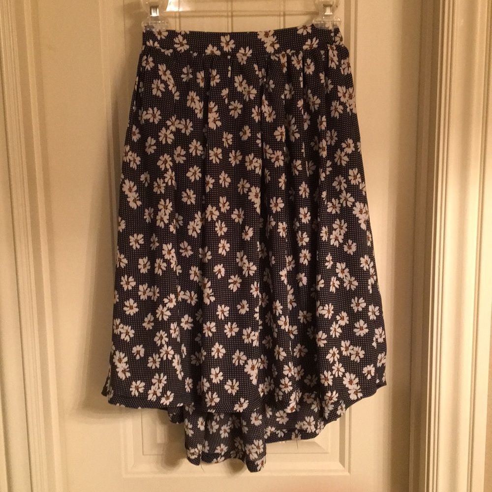 High waisted daisy skirt.